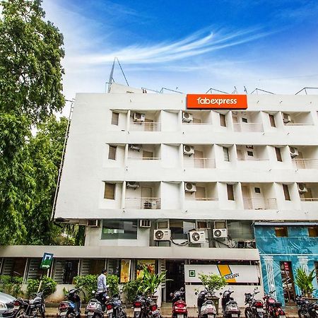 Fabexpress Kalyan - Nr Dairy Dan Circle Hotell Vadodara Exteriör bild
