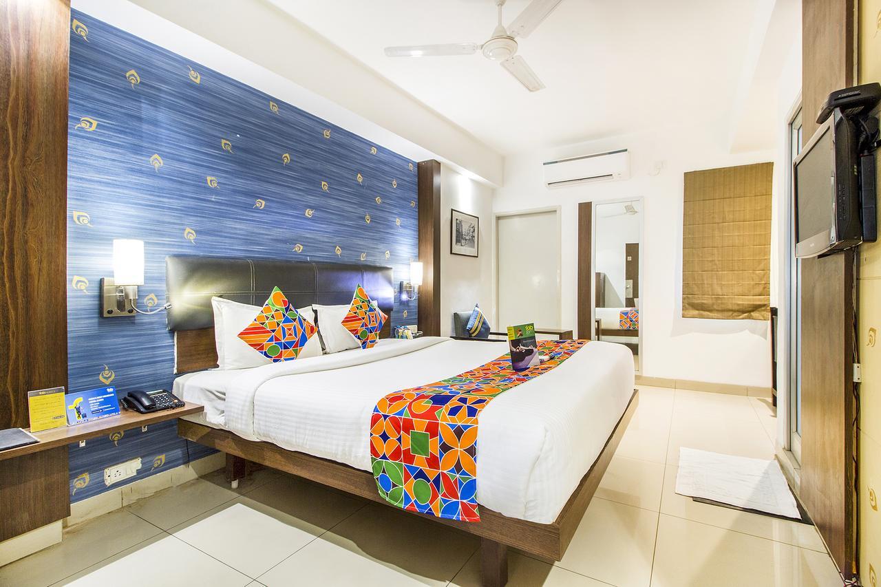 Fabexpress Kalyan - Nr Dairy Dan Circle Hotell Vadodara Exteriör bild