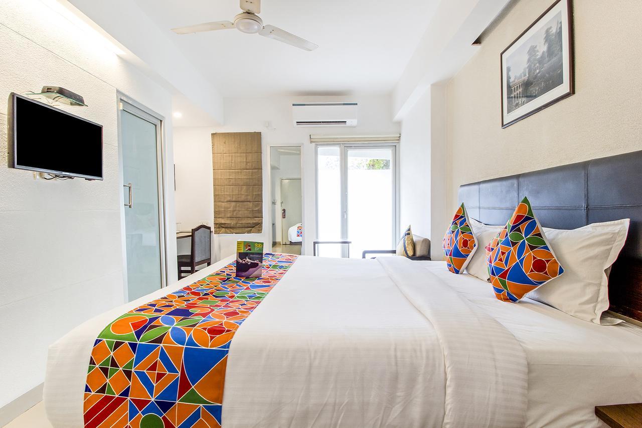 Fabexpress Kalyan - Nr Dairy Dan Circle Hotell Vadodara Exteriör bild