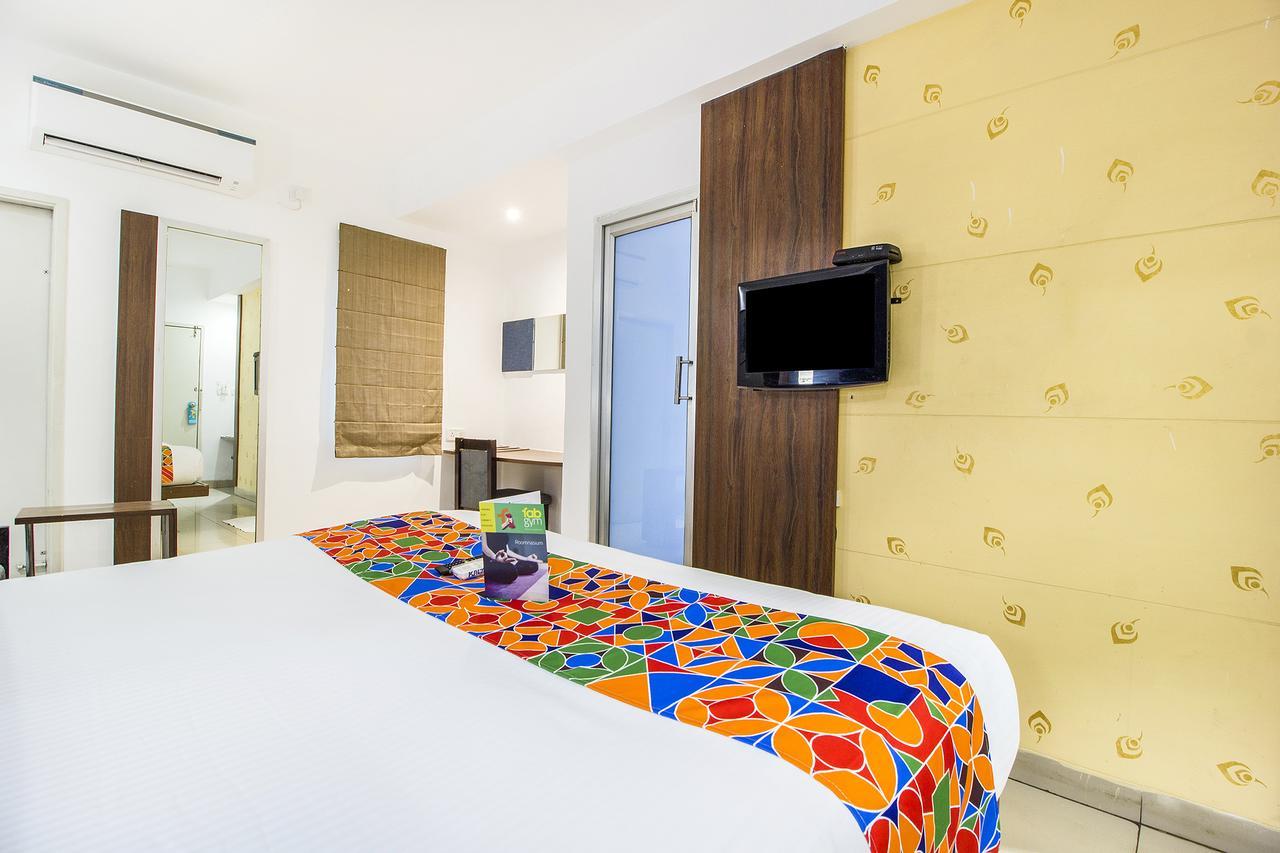 Fabexpress Kalyan - Nr Dairy Dan Circle Hotell Vadodara Exteriör bild