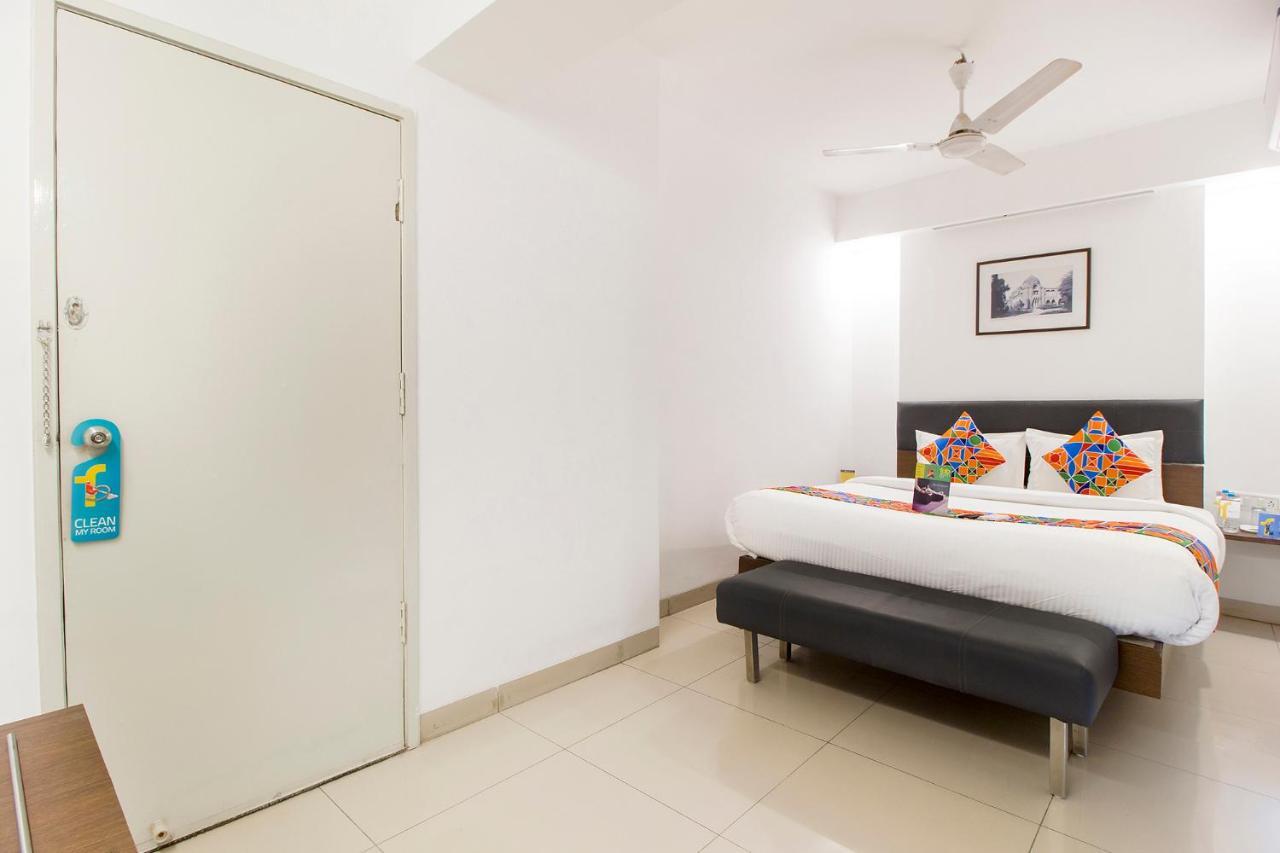 Fabexpress Kalyan - Nr Dairy Dan Circle Hotell Vadodara Exteriör bild