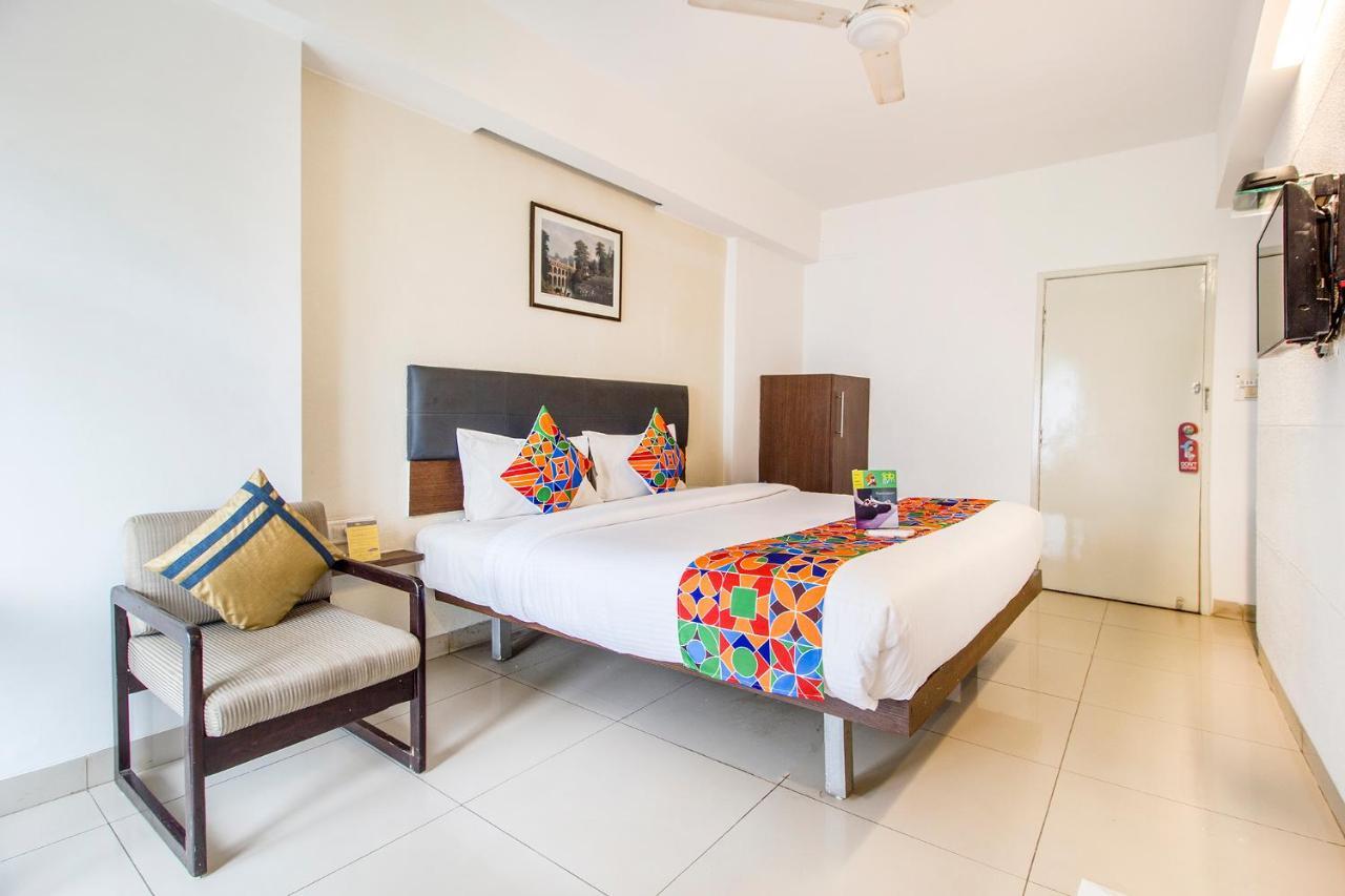 Fabexpress Kalyan - Nr Dairy Dan Circle Hotell Vadodara Exteriör bild