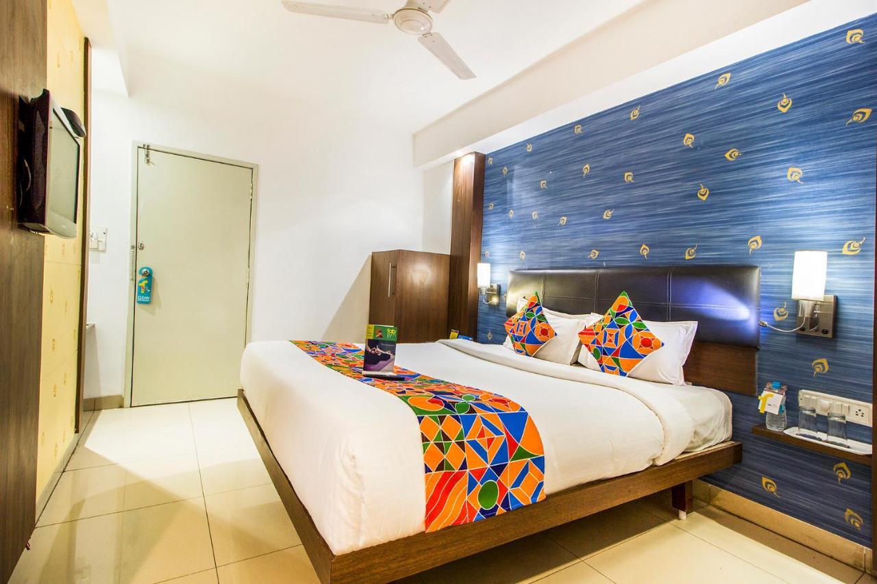 Fabexpress Kalyan - Nr Dairy Dan Circle Hotell Vadodara Exteriör bild