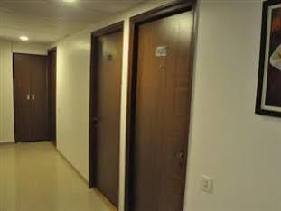 Fabexpress Kalyan - Nr Dairy Dan Circle Hotell Vadodara Exteriör bild
